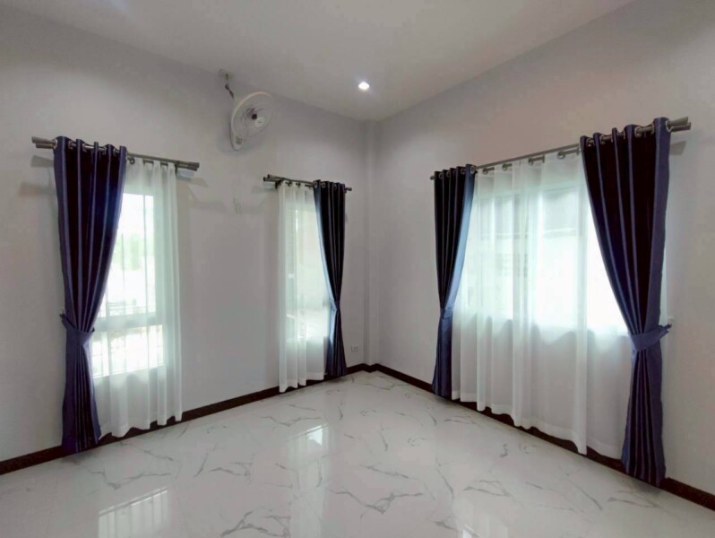 รับติดตั้งผ้าม่านมินิมอลกทม